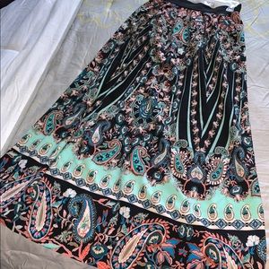 Beautiful printed skirt BNWT. Sz S